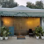 Hotel 21 Milestone Nh8 By Farmhouse Inn Near Igi Airport Delhi