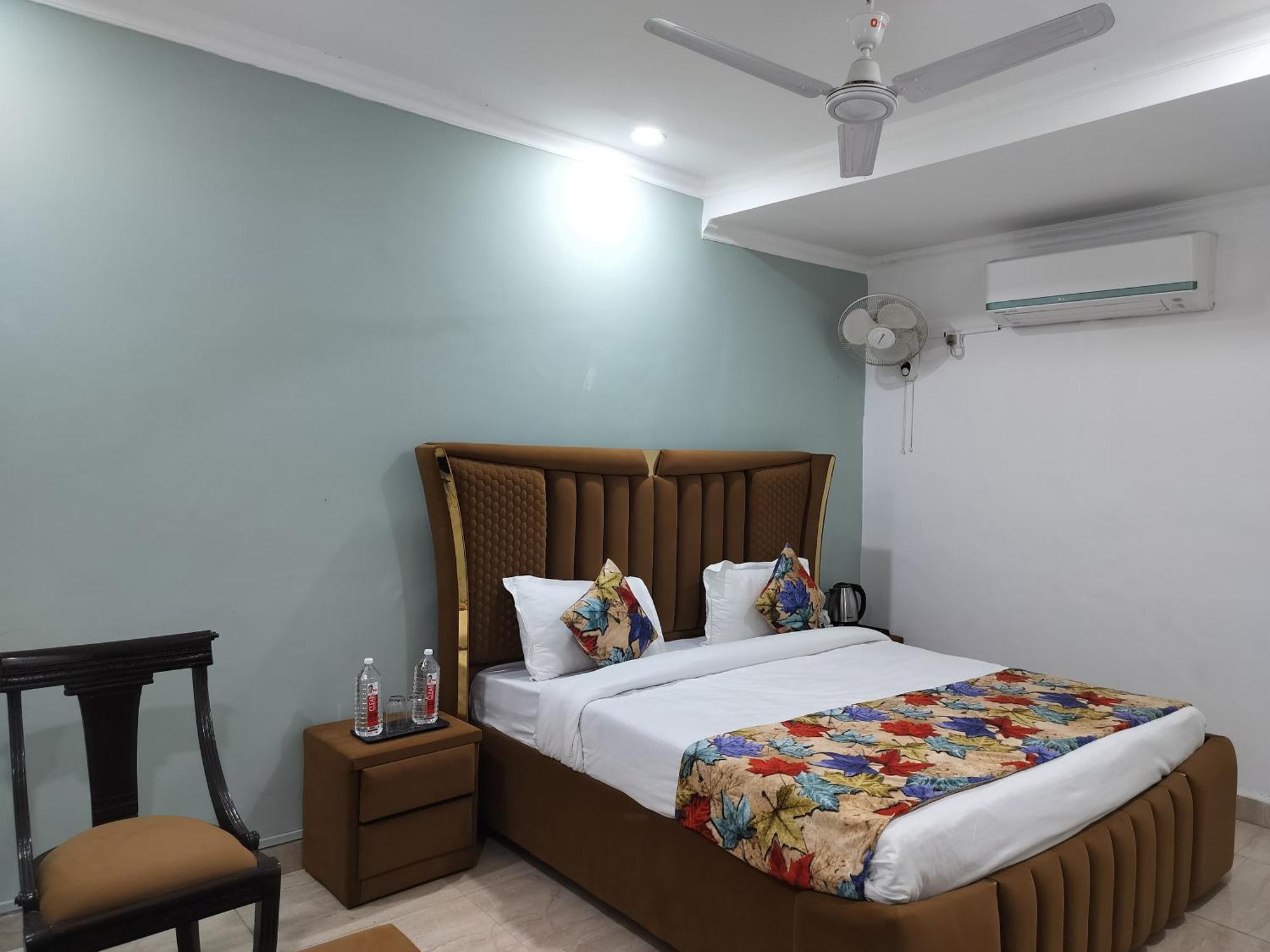 Guest house 21 Milestone Nh8 By Near Igi Airport Delhi *