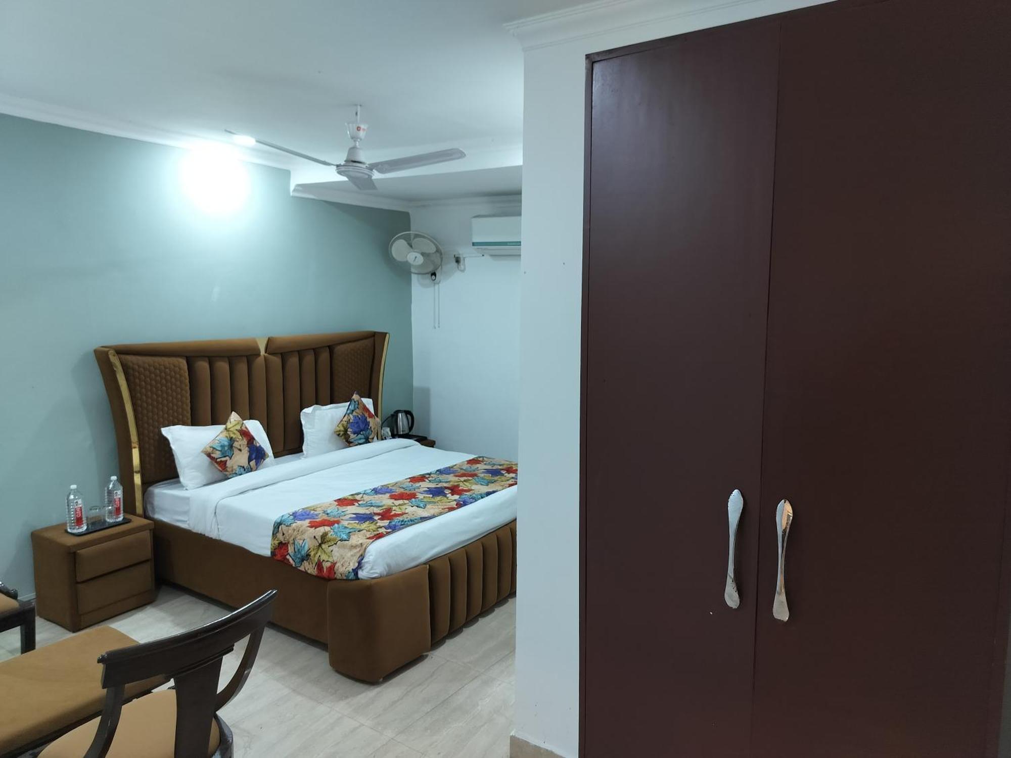 Guest house 21 Milestone Nh8 By Near Igi Airport Delhi